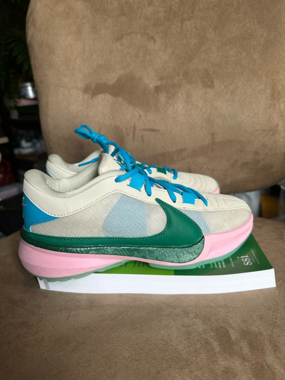 Nike Zoom Air Sneaker Shoes Size EUR39/US6.5 Men /US8.5 Womens New without Box